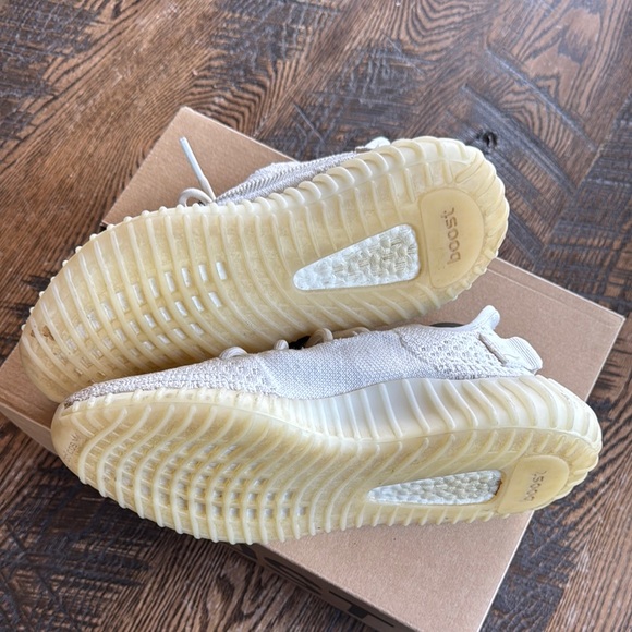 Adidas Yeezy Boost 350 V2 in Cream White main image 4